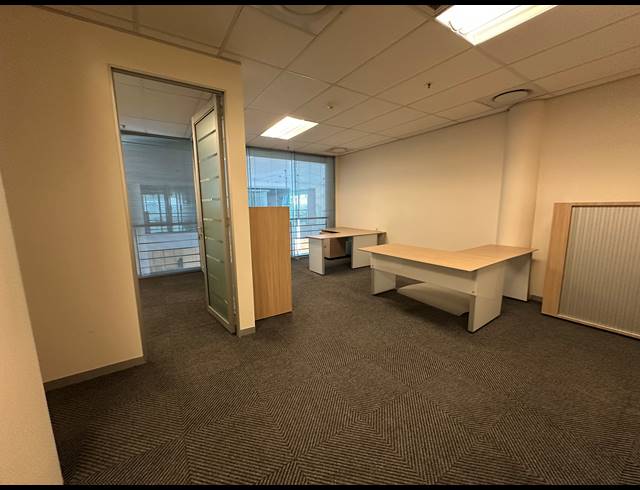 66M² OFFICE TO LET IN SANDTON CENTRAL